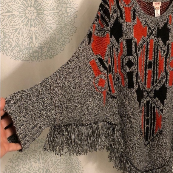 womens poncho - Picture 4 of 6